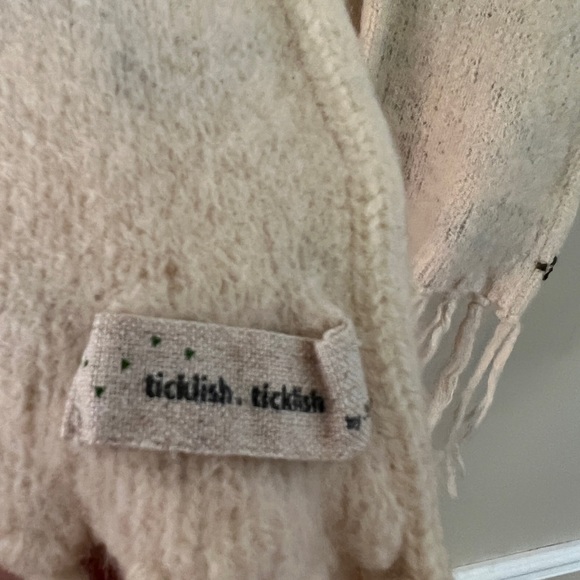 White warm scarf with dark green almost black polka dots - Picture 8 of 8